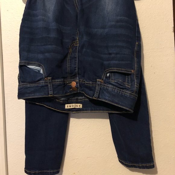 Jeans - Picture 1 of 2